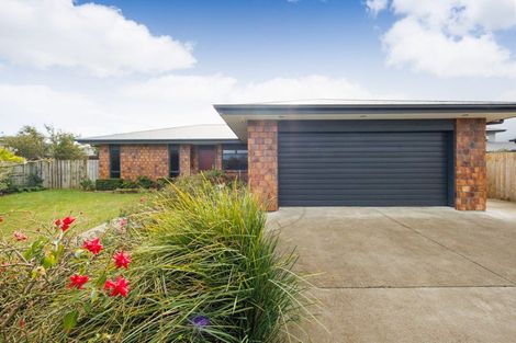 Photo of property in 22 Oak Crescent, Ashhurst, 4810