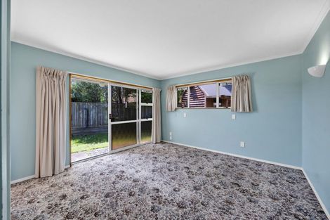 Photo of property in 4 Waiwera Place, Merrilands, New Plymouth, 4312
