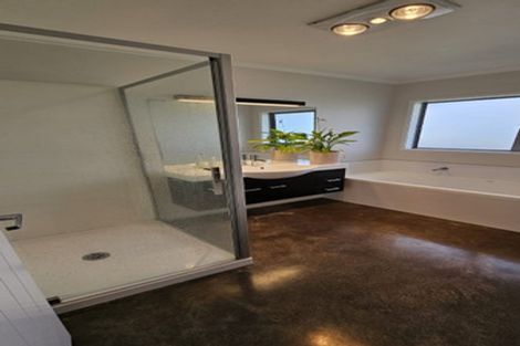 Photo of property in 13 Birdie Lane, Waiwhakaiho, New Plymouth, 4312