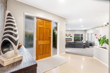 Photo of property in 6 Hanly Close, West Harbour, Auckland, 0618