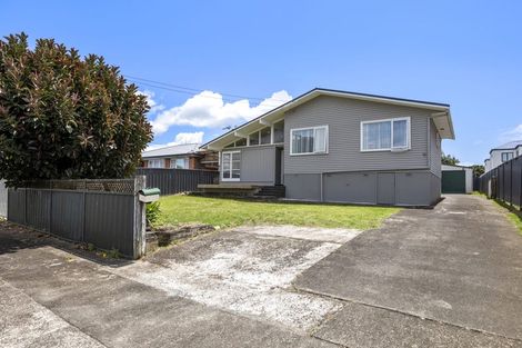 Photo of property in 18 Farnborough Crescent, Mangere, Auckland, 2022