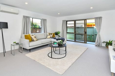 Photo of property in 2/4 Sunshine Place, Papakura, 2110
