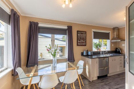 Photo of property in 4 Stoke Place, Awapuni, Palmerston North, 4412