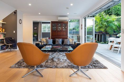 Photo of property in 3a Rossmore Terrace, Murrays Bay, Auckland, 0630