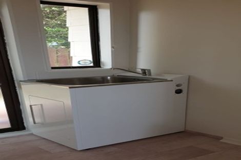 Photo of property in 1/8 Greenstone Place, Clover Park, Auckland, 2019