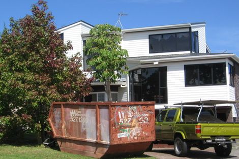 Photo of property in 2/42 Churchill Road, Murrays Bay, Auckland, 0630