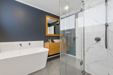 Photo of property in 18 Meadway, Sunnyhills, Auckland, 2010