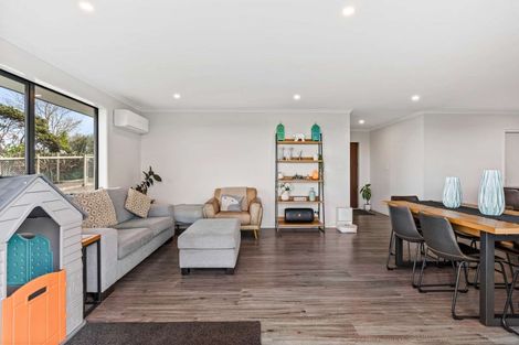 Photo of property in 2712 South Head Road, South Head, Helensville, 0874