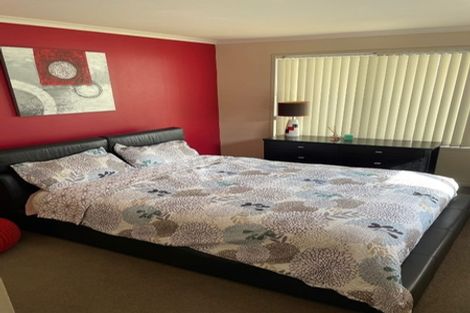 Photo of property in 9 Kumar Place, The Gardens, Auckland, 2105