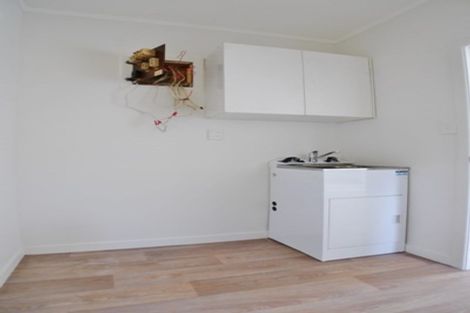 Photo of property in 192 Henderson Valley Road, Henderson, Auckland, 0612