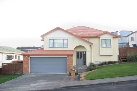 Photo of property in 73 Dress Circle, Newlands, Wellington, 6037