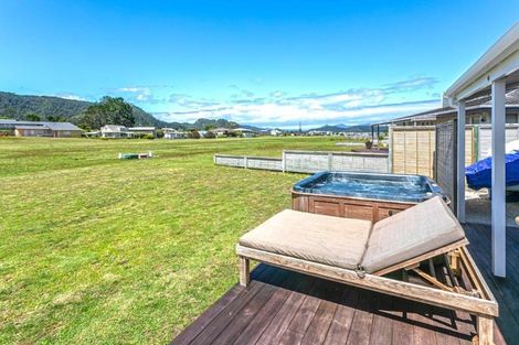 Photo of property in 13 Braddock Grove, Pauanui, Hikuai, 3579