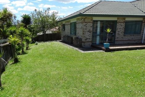 Photo of property in 13 Fleetwood Drive, Henderson, Auckland, 0612