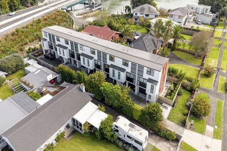 Photo of property in 3/14 Kerswill Place, Pakuranga, Auckland, 2010