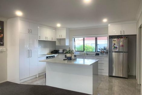 Photo of property in 30c Alfriston Road, Manurewa East, Auckland, 2102