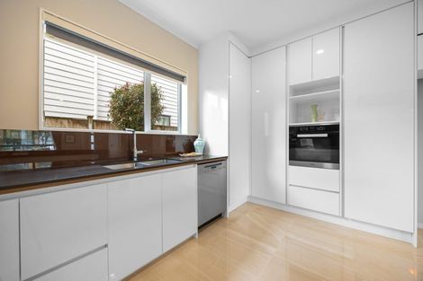 Photo of property in 1 Creggan Crescent, Flat Bush, Auckland, 2019