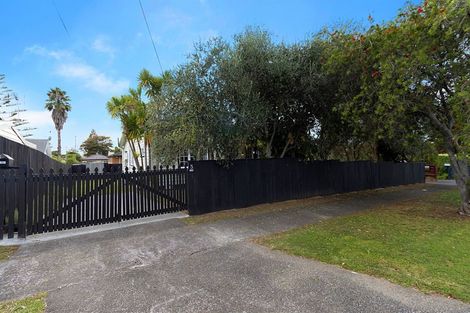 Photo of property in 5 Rewa Street, New Lynn, Auckland, 0600