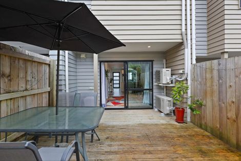 Photo of property in 3/6 South Pacific Place, Henderson, Auckland, 0612