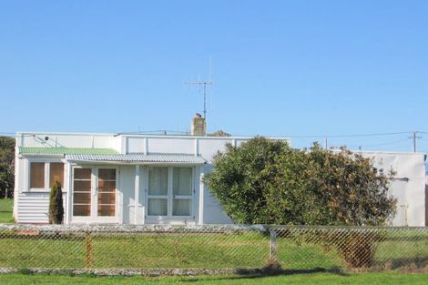 Photo of property in 10 Linklater Avenue, Foxton Beach, Foxton, 4815