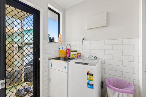 Photo of property in 2/77 Redcrest Avenue, Red Hill, Papakura, 2110