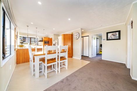 Photo of property in 28 Castle Crescent, Stokes Valley, Lower Hutt, 5019