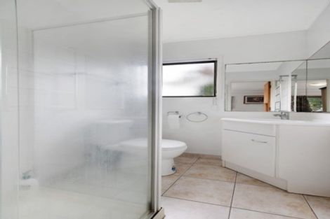 Photo of property in 2/55 Aviemore Drive, Highland Park, Auckland, 2010