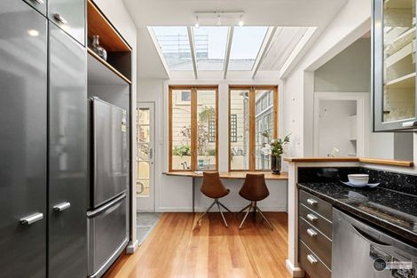 Photo of property in 6 Hawker Street, Mount Victoria, Wellington, 6011