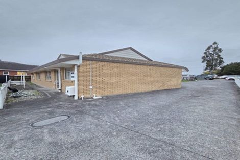 Photo of property in 1/10 Clevedon Road, Papakura, 2110