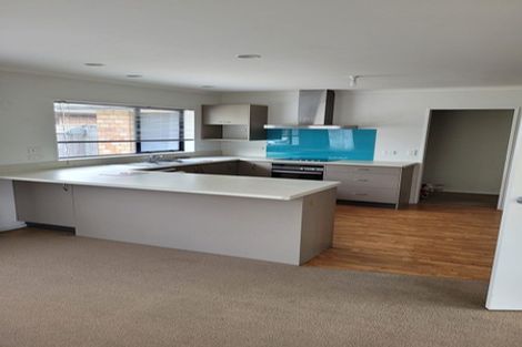 Photo of property in 18 Guildford Drive, Paraparaumu, 5032