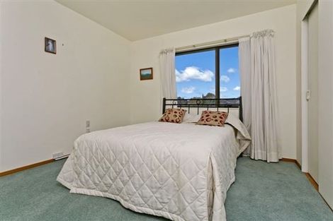Photo of property in 40 Athena Drive, Totara Vale, Auckland, 0629