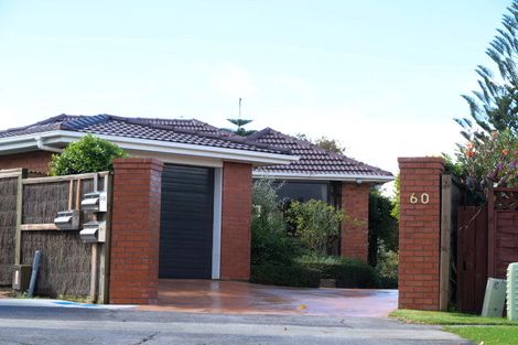 Photo of property in 60 Botany Road, Botany Downs, Auckland, 2010
