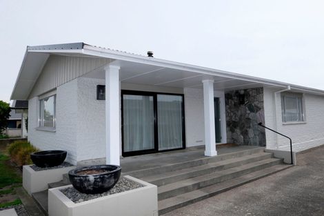 Photo of property in 77 Gray Avenue, Paraparaumu Beach, Paraparaumu, 5032