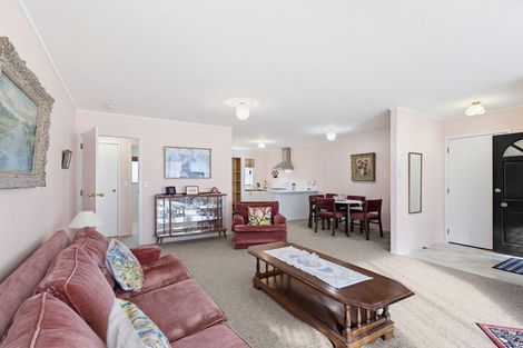 Photo of property in 2/13 Greers Road, Weymouth, Auckland, 2103