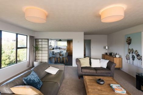 Photo of property in 33 Saint Aidans Way, Tawa, Wellington, 5028