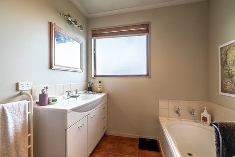 Photo of property in 23 Frye Crescent, Albert Town, Wanaka, 9305