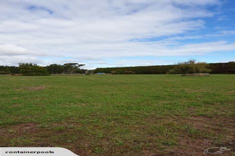 Photo of property in 138 Taupaki Road, Taupaki, 0782