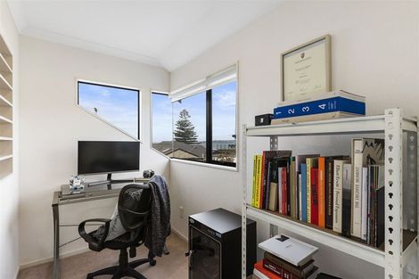 Photo of property in 22 The Esplanade, Eastern Beach, Auckland, 2012