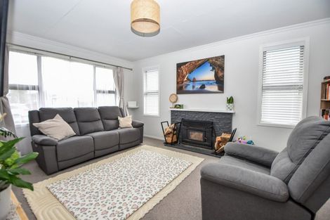 Photo of property in 13 Diamond Street, Carterton, 5713