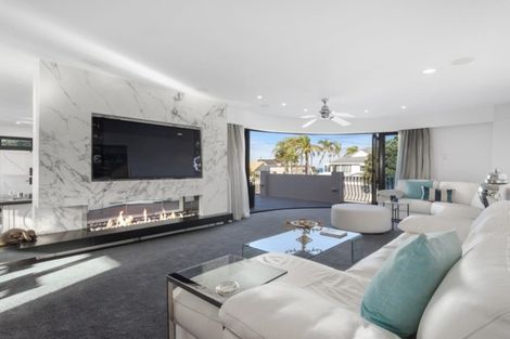 Photo of property in 1/60 Milford Road, Milford, Auckland, 0620