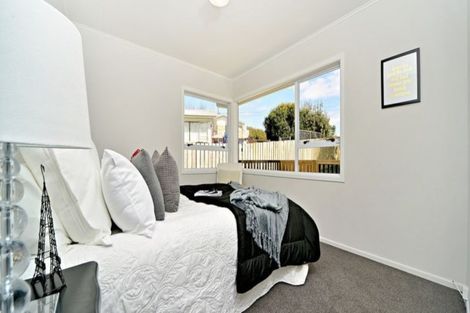 Photo of property in 12 Barnard Place, Manurewa East, Auckland, 2102