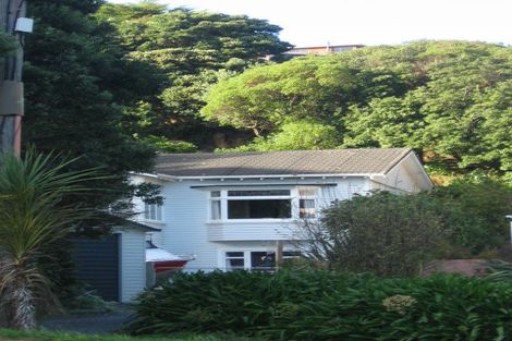 Photo of property in 24 Grays Road, Plimmerton, Porirua, 5026
