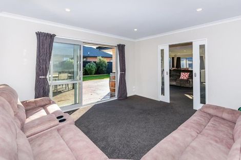 Photo of property in 6 Dundee Close, Darfield, 7510