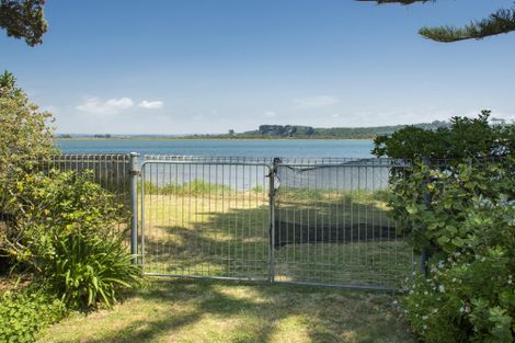 Photo of property in 684 Pukehina Parade, Pukehina, Te Puke, 3189