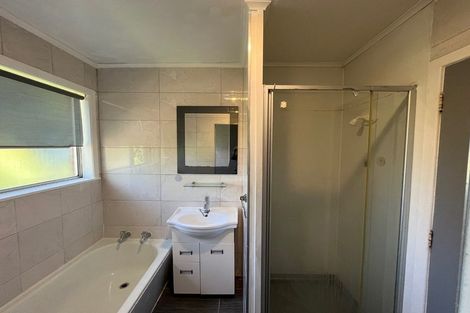 Photo of property in 165 Edgewater Drive, Pakuranga, Auckland, 2010