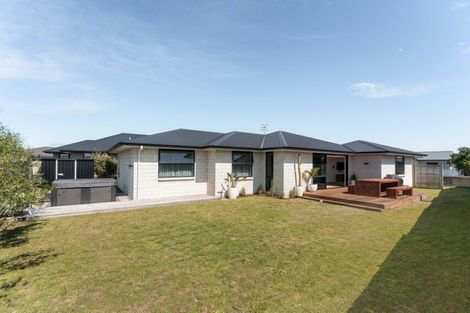 Photo of property in 11 Livingstone Drive, Papamoa Beach, Papamoa, 3118