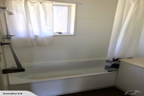 Photo of property in 1/46 John Dee Crescent, Red Beach, 0932