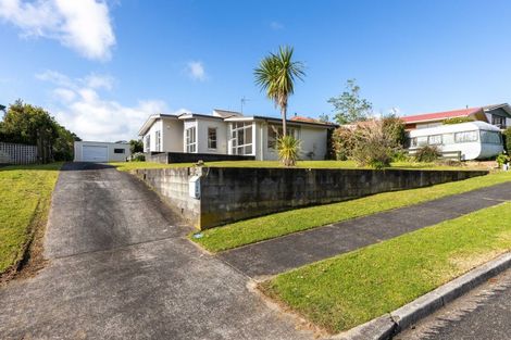 Photo of property in 108 Riversdale Drive, Merrilands, New Plymouth, 4312