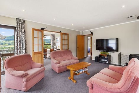 Photo of property in 51 Fyvie Avenue, Tawa, Wellington, 5028