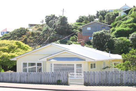 Photo of property in 1 Melrose Road, Island Bay, Wellington, 6023