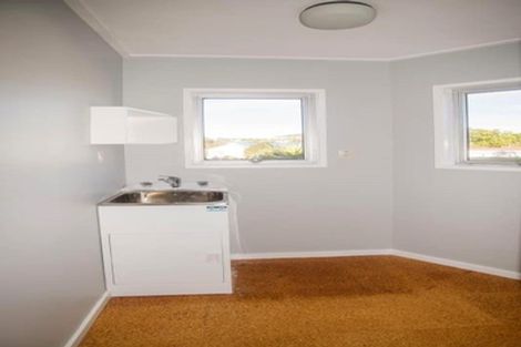 Photo of property in 5 Peach Tree Grove, Maungaraki, Lower Hutt, 5010